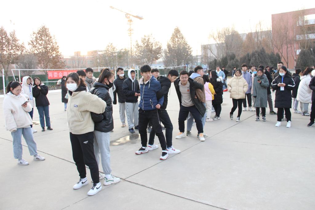 感受运动乐趣，展现青春风采——bevictor伟德官网成功举办团委员工会趣味运动会