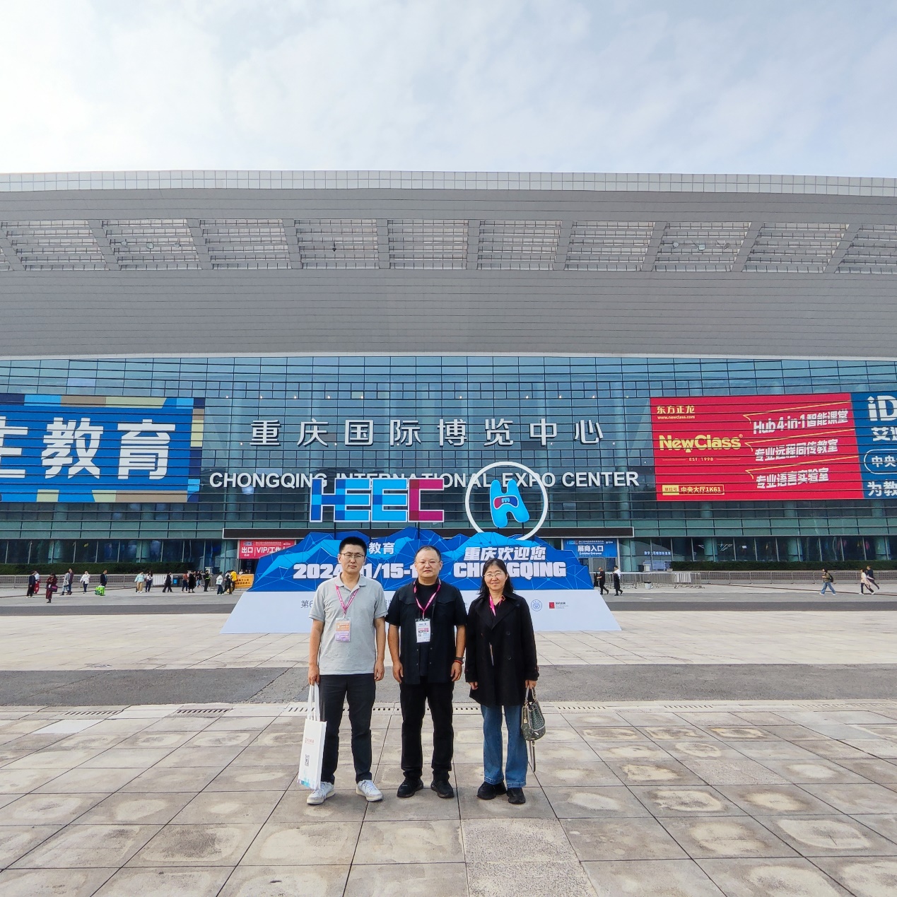 bevictor伟德官网教师参加第62届中国高等教育博览会
