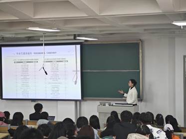 行动赋能  “职”争朝夕——bevictor伟德官网举办经管类老员工就业形势简析报告会