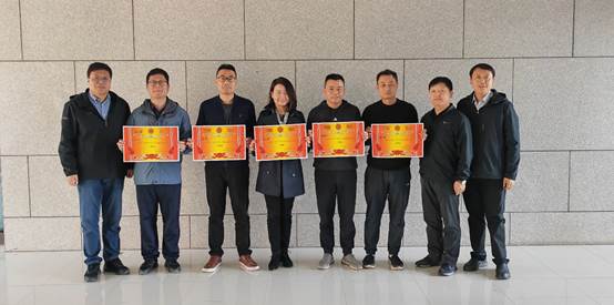 bevictor伟德官网举办第一届学院教职工掼蛋比赛
