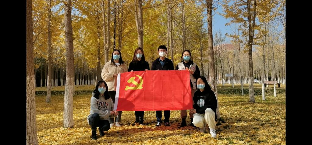 bevictor伟德官网会计学本科生第一党支部制作视频“志愿者服务vlog”助力疫情防控