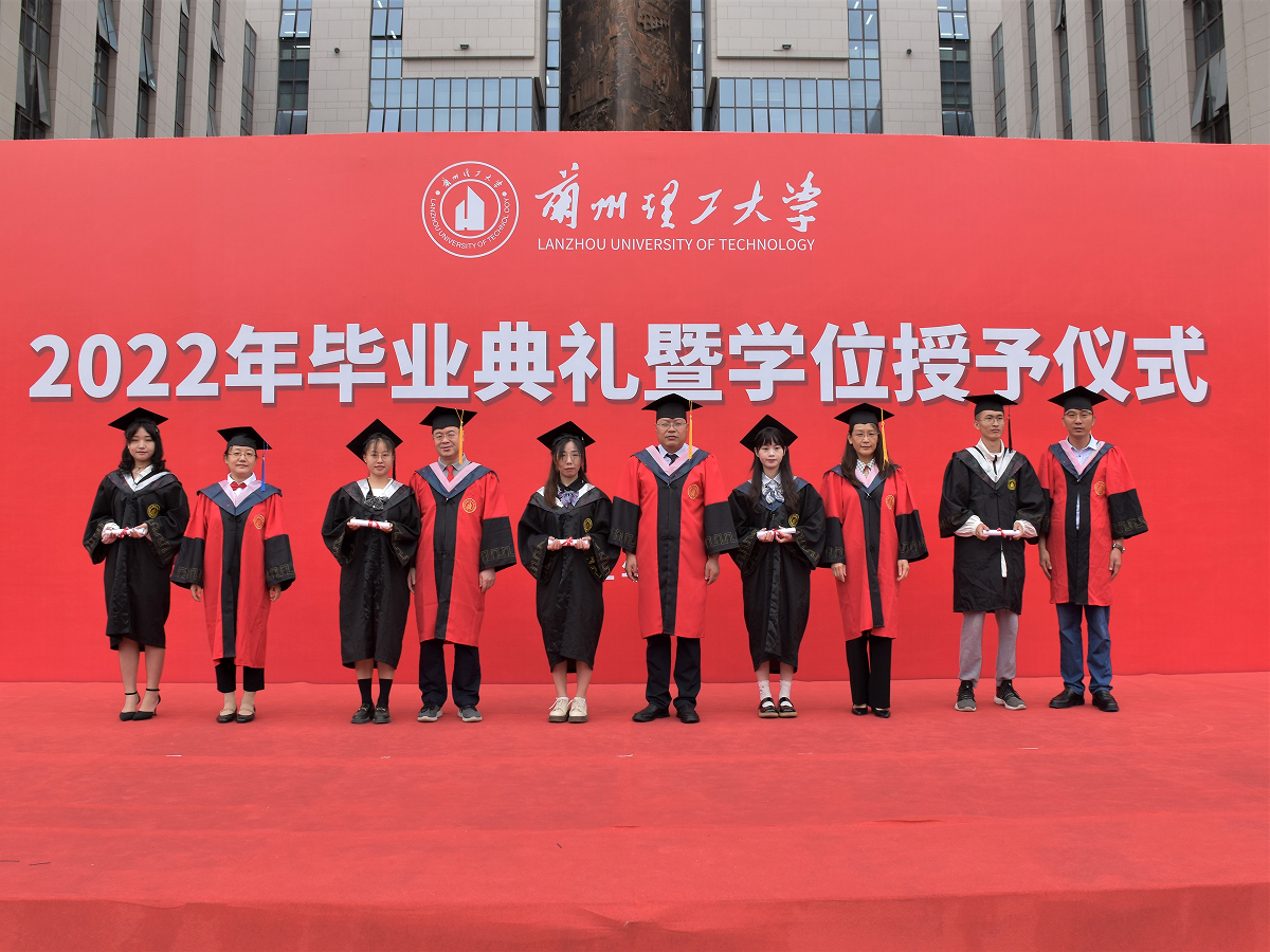 奋斗的人生正青春——bevictor伟德官网举行2022年毕业典礼暨学位授予仪式