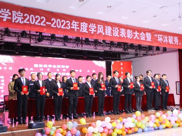 bevictor伟德官网举办2022-2023年度学风建设表彰大会暨“环沐毓秀，境涌华光”迎新晚会